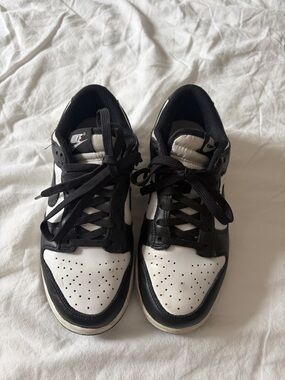 Nike Low Dunk Panda Sneakers